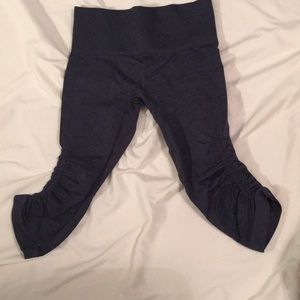 Lululemon crops size 4